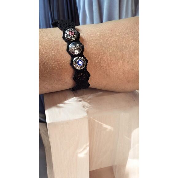 Decorative Snap Button Black Bracelet - Picture 3 of 5